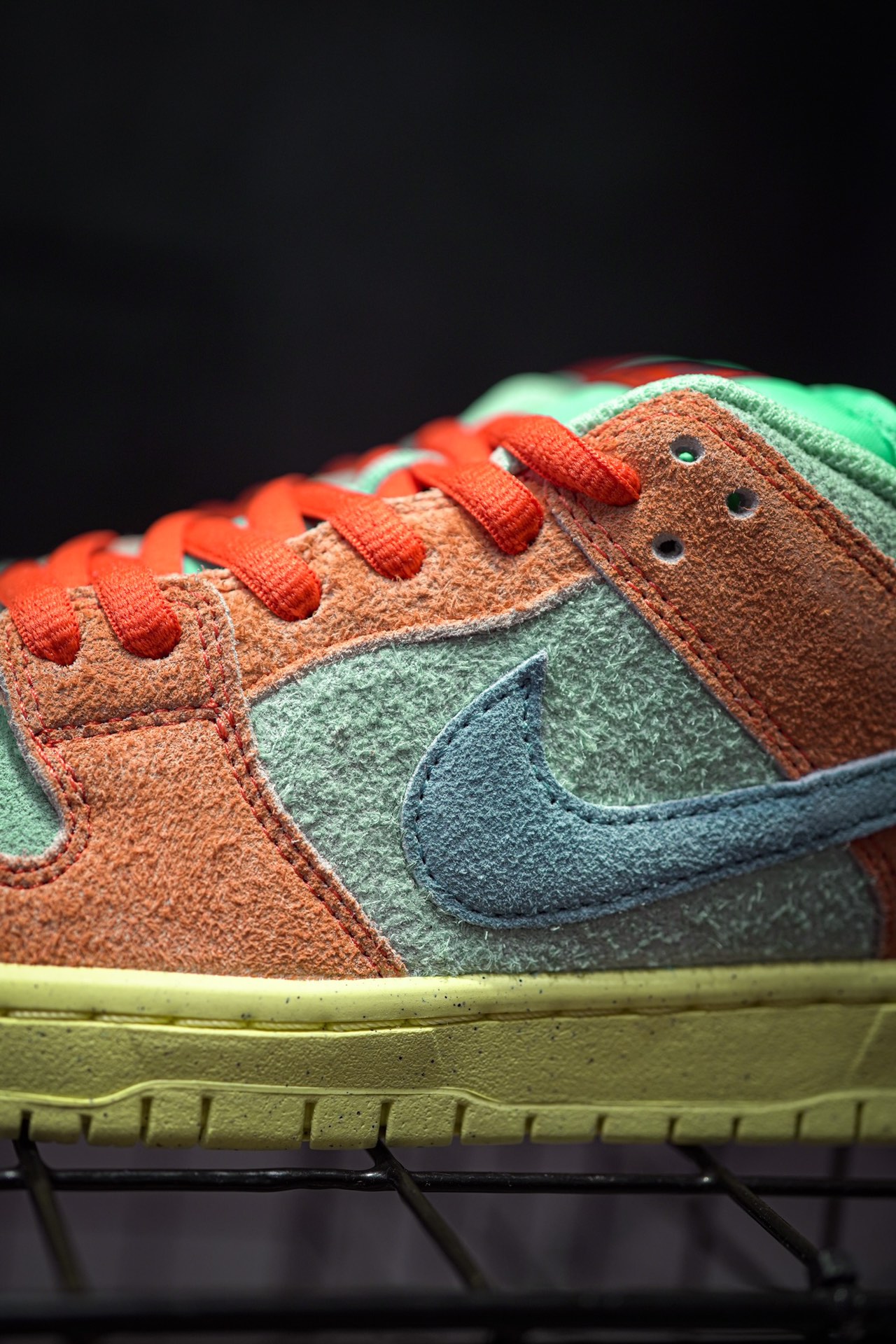 NIKE SB Dunk Low "Orange and Emerald Rise"