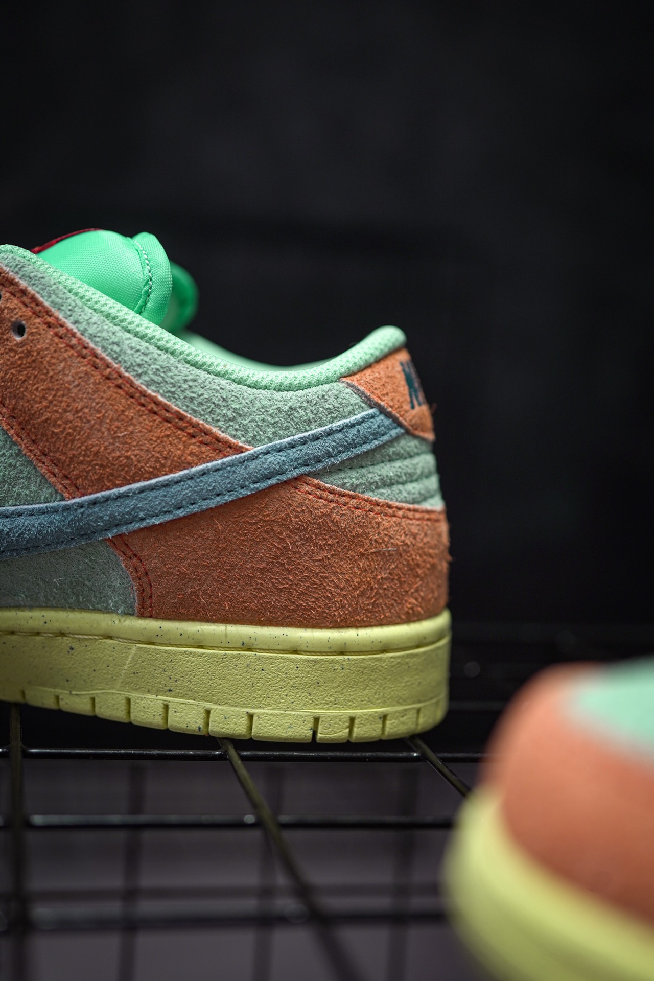 NIKE SB Dunk Low "Orange and Emerald Rise"
