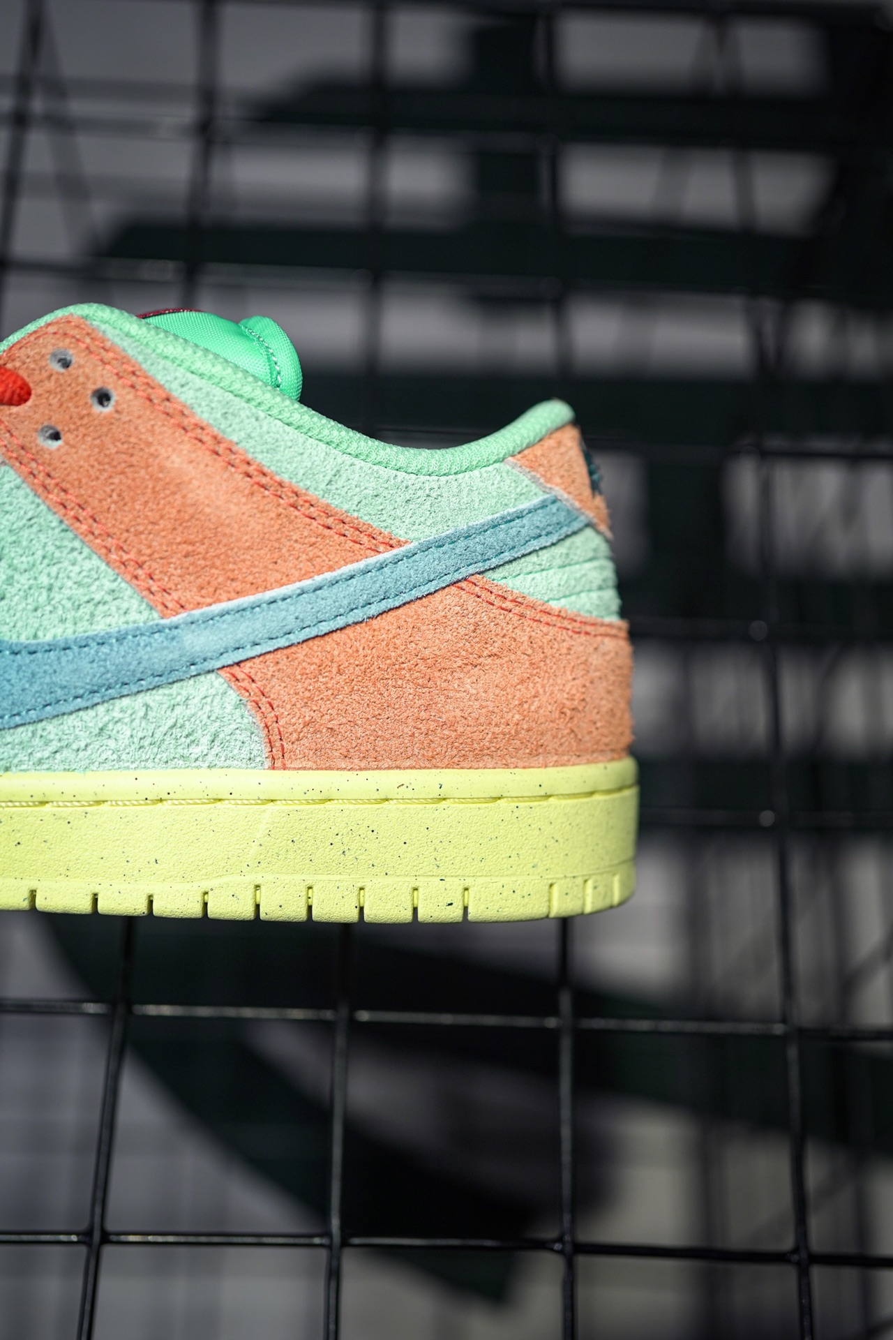 NIKE SB Dunk Low "Orange and Emerald Rise"