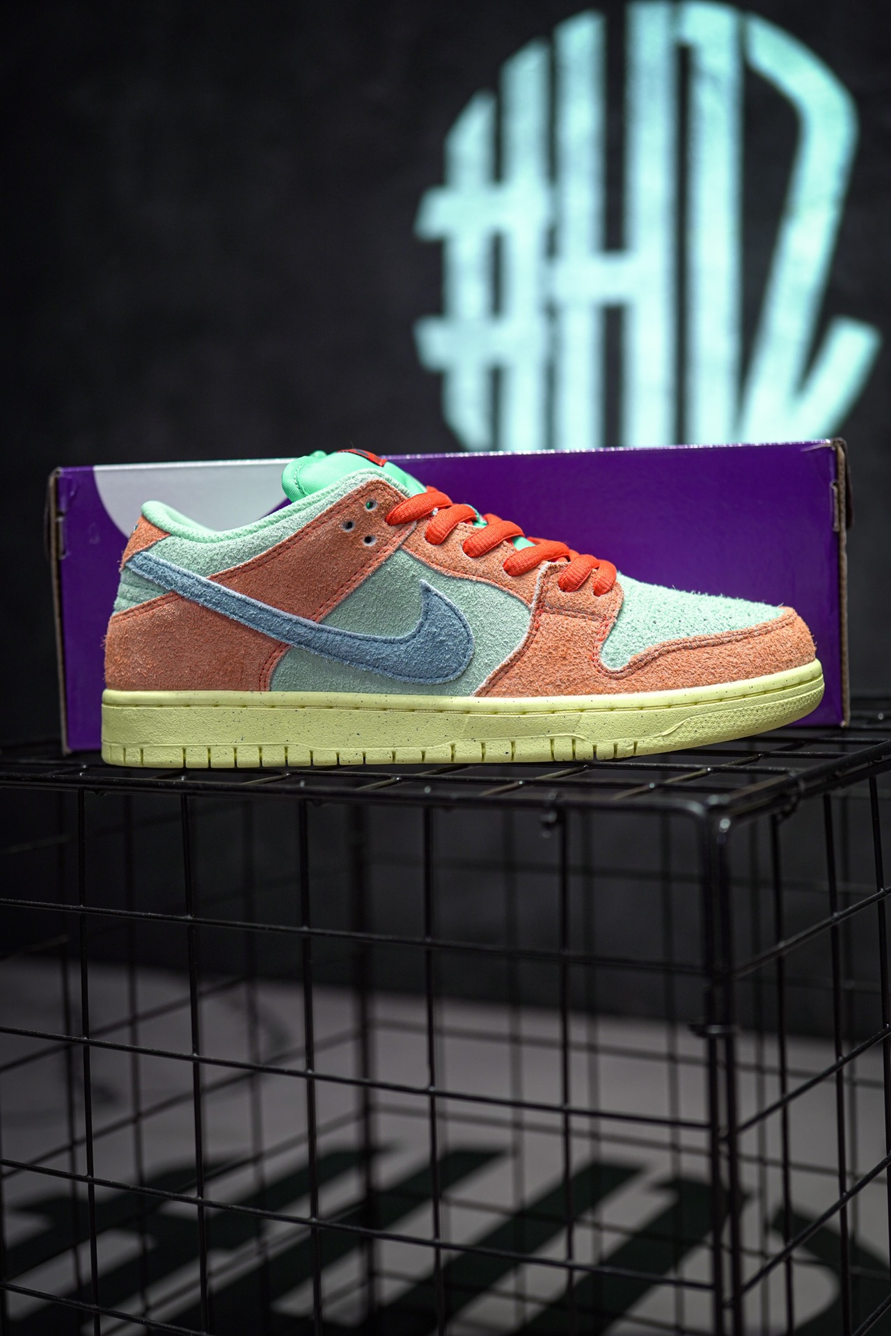 NIKE SB Dunk Low "Orange and Emerald Rise"
