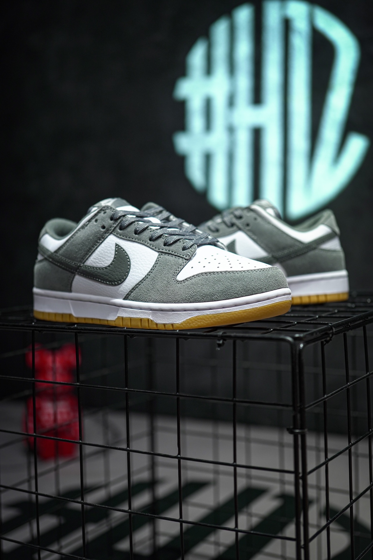 NIKE Dunk Low "Grey Gum"