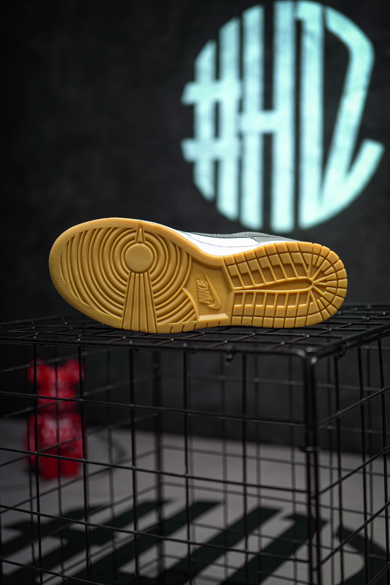 NIKE Dunk Low "Grey Gum"