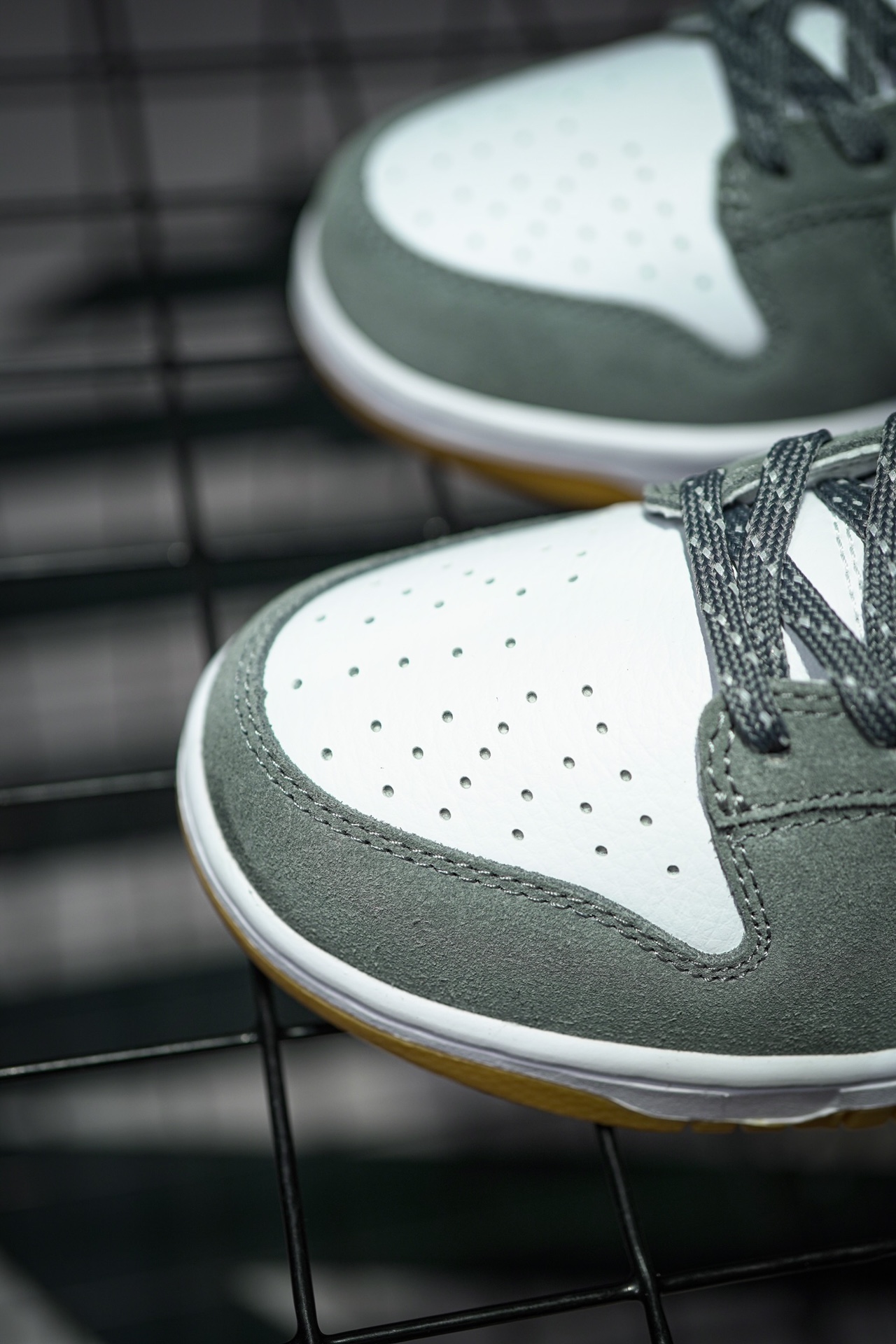 NIKE Dunk Low "Grey Gum"