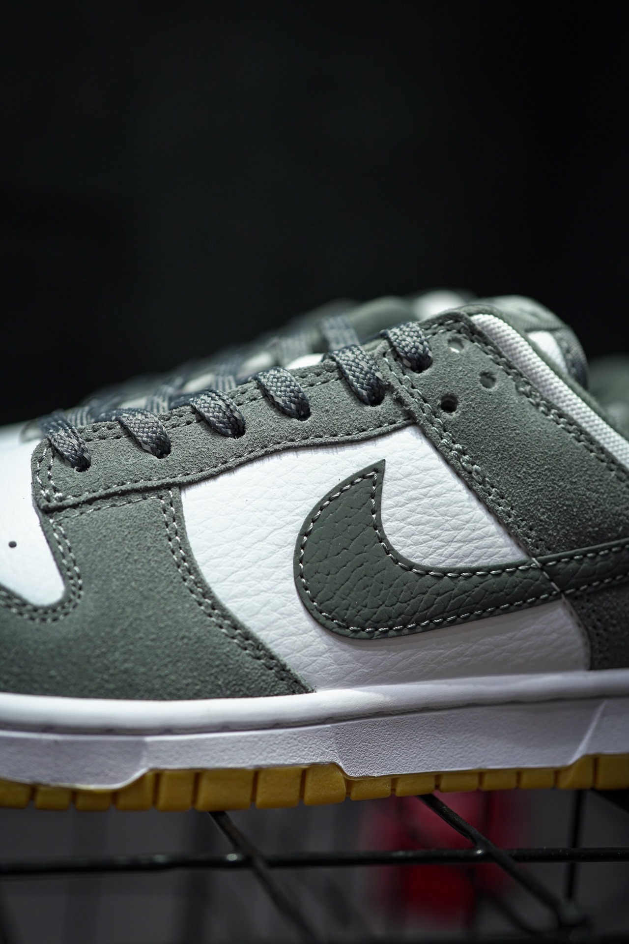 NIKE Dunk Low "Grey Gum"
