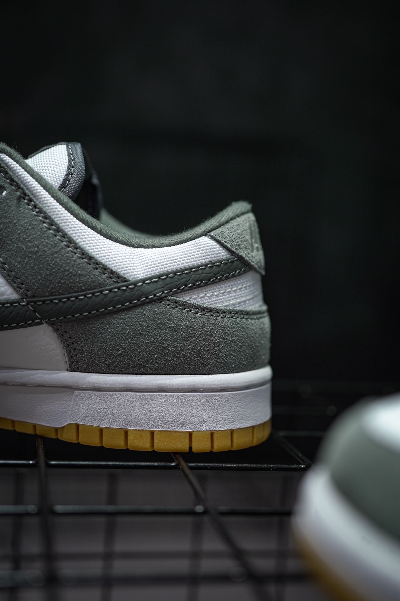 NIKE Dunk Low "Grey Gum"