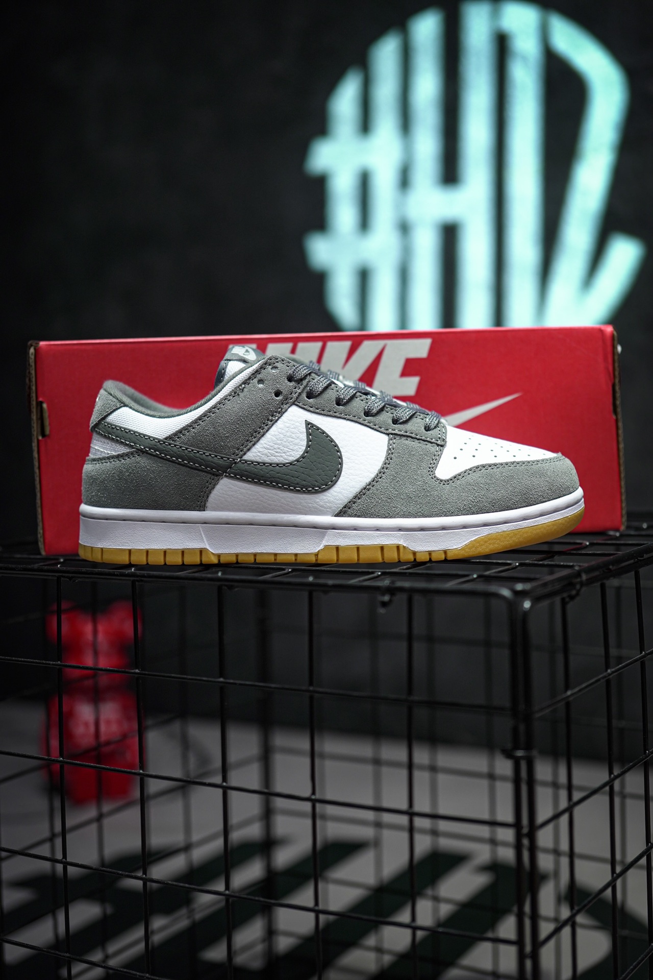 NIKE Dunk Low "Grey Gum"
