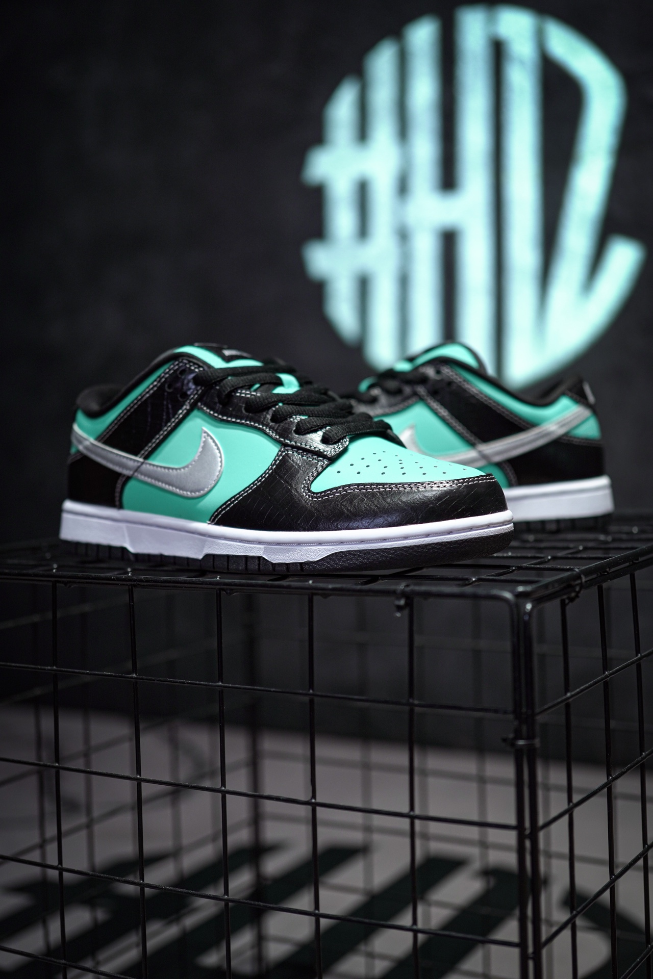 NIKE SB Dunk Low Diamond Supply Co.Tiffany