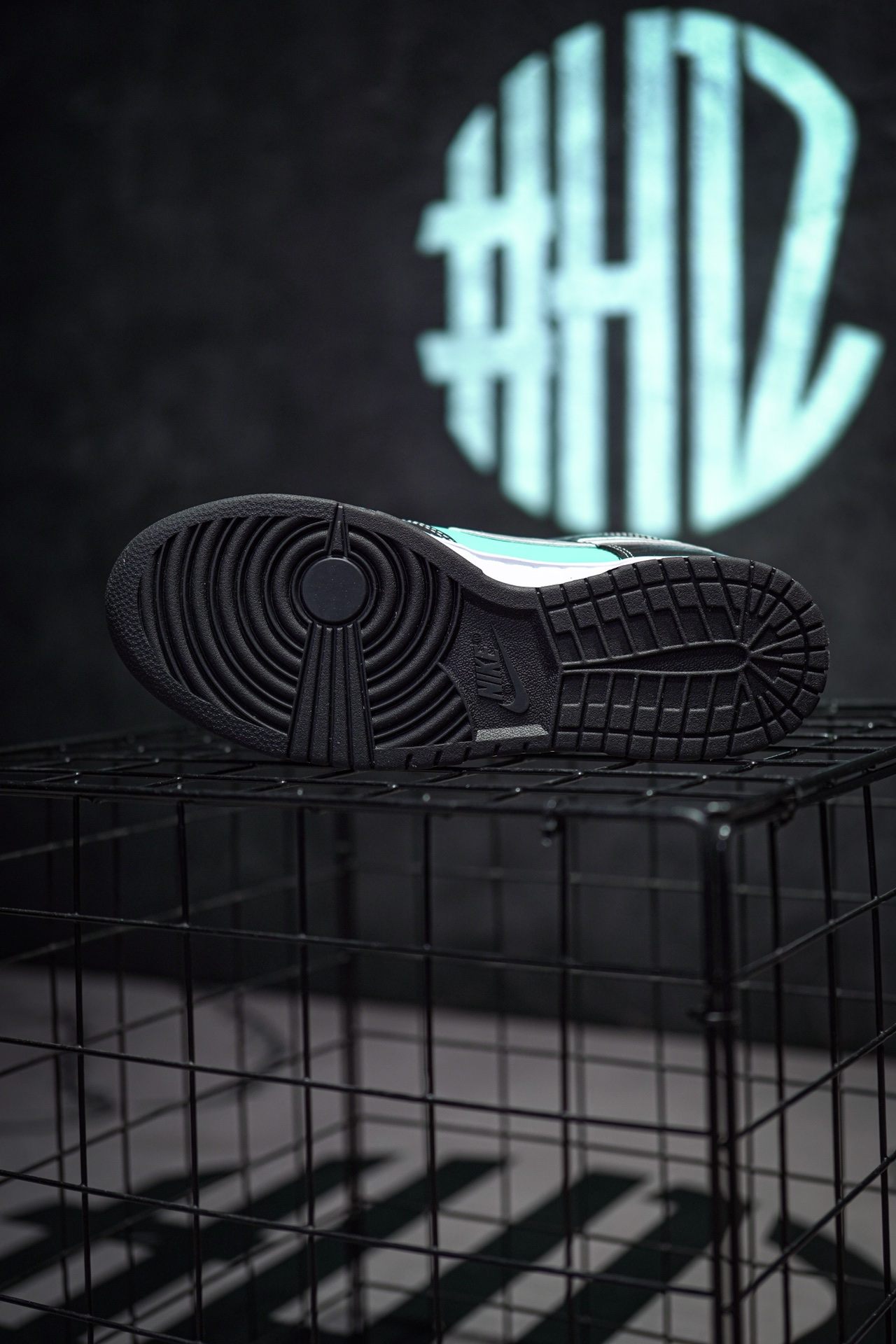 NIKE SB Dunk Low Diamond Supply Co.Tiffany