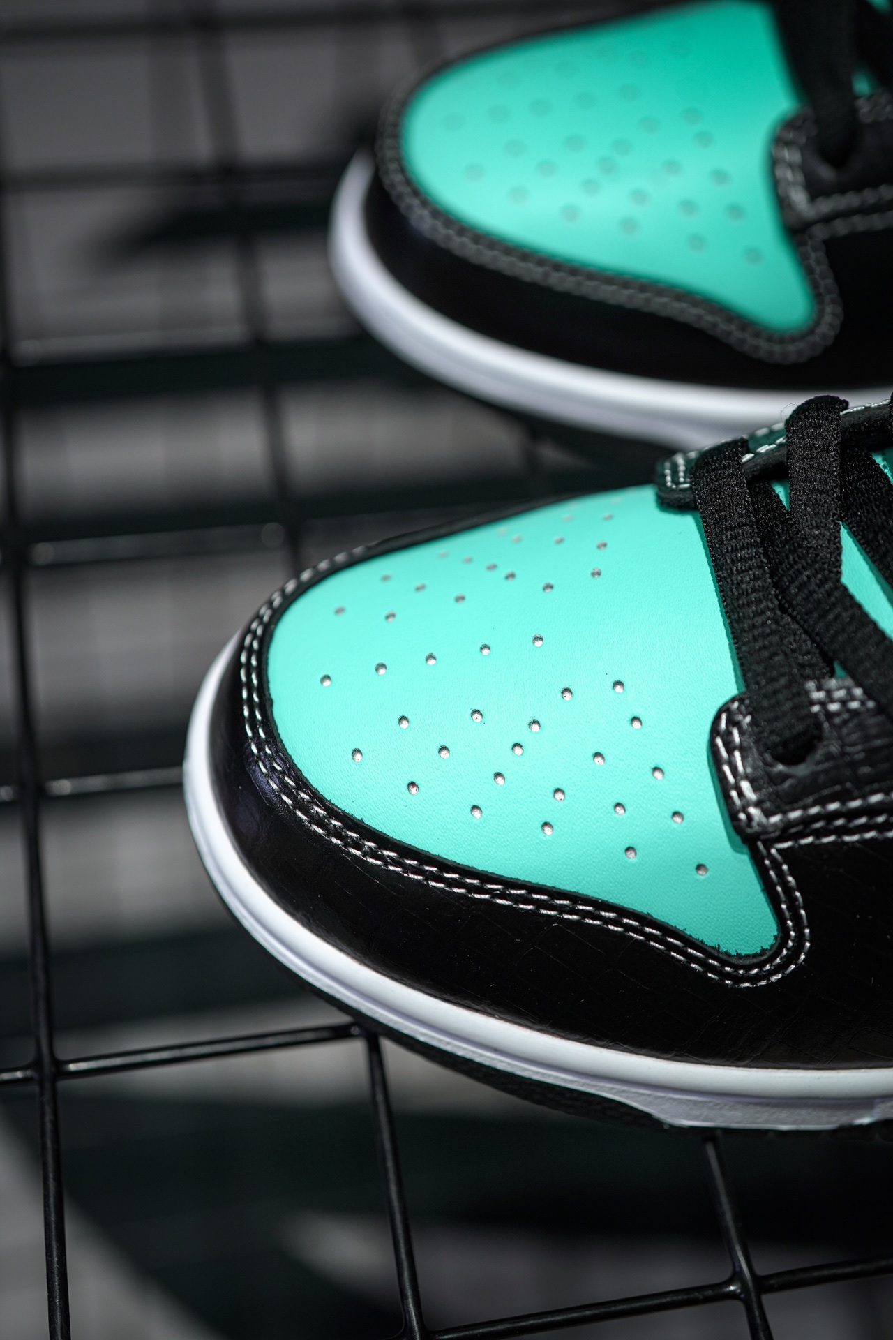 NIKE SB Dunk Low Diamond Supply Co.Tiffany