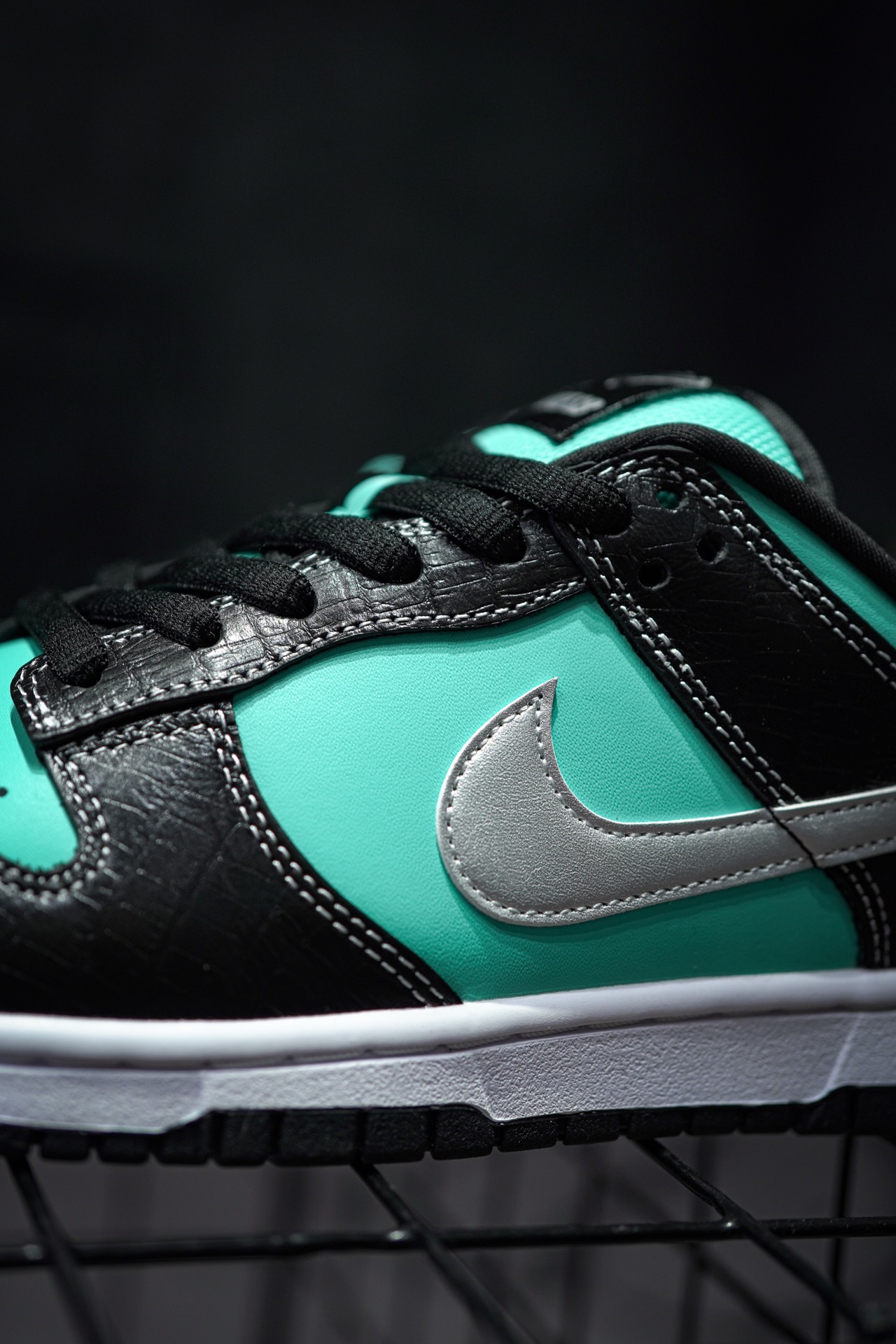NIKE SB Dunk Low Diamond Supply Co.Tiffany