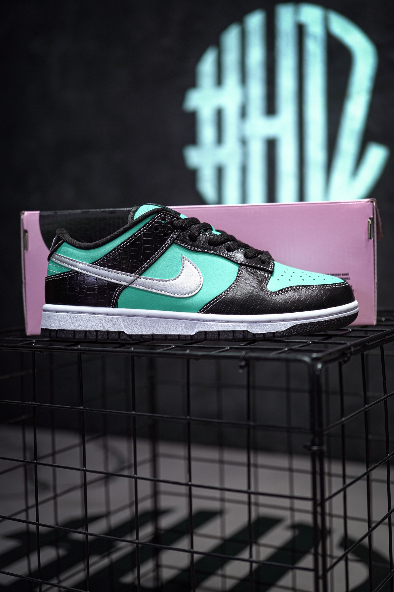 NIKE SB Dunk Low Diamond Supply Co.Tiffany