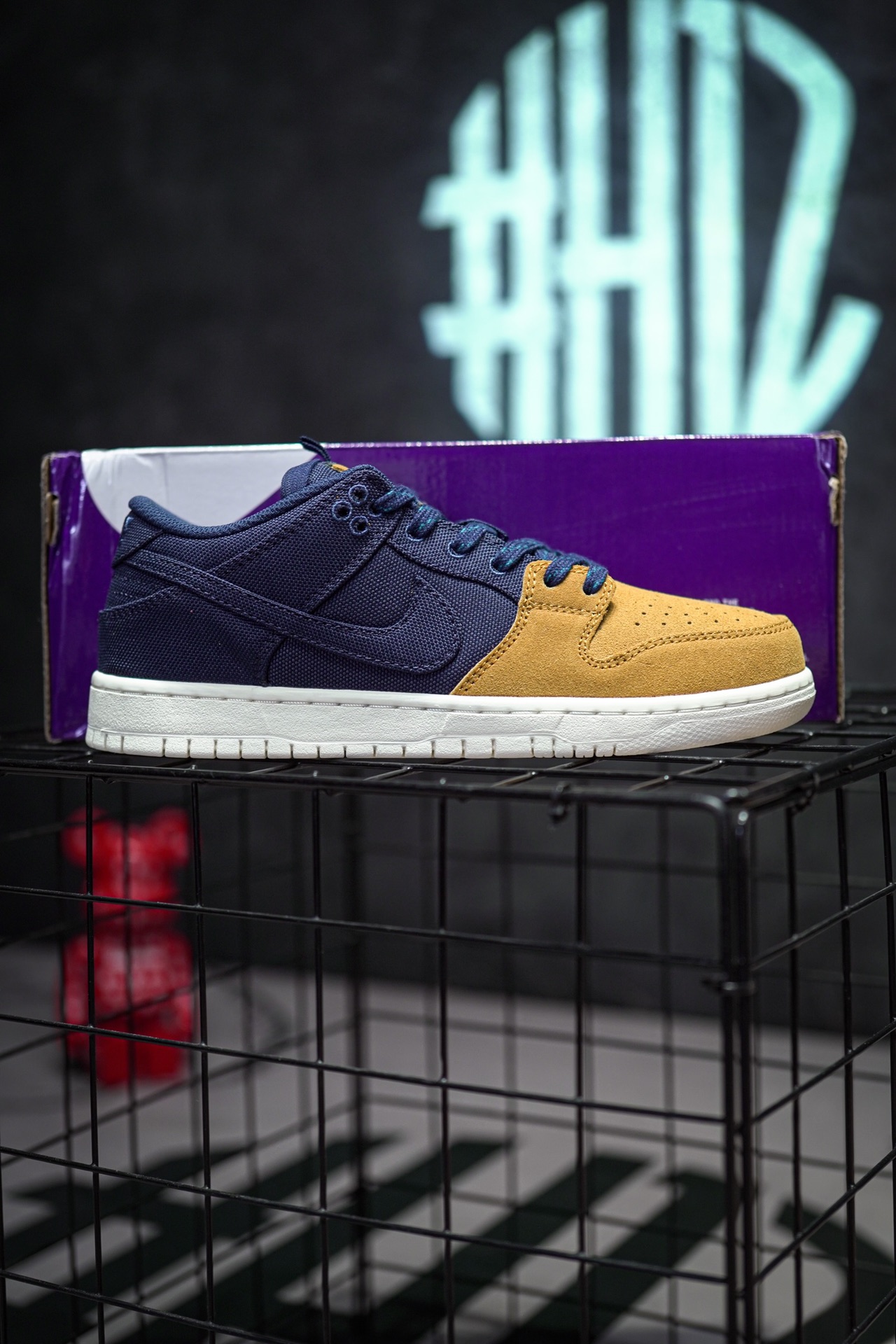 Nike SB Dunk Low Pro PRM 90s Backpack