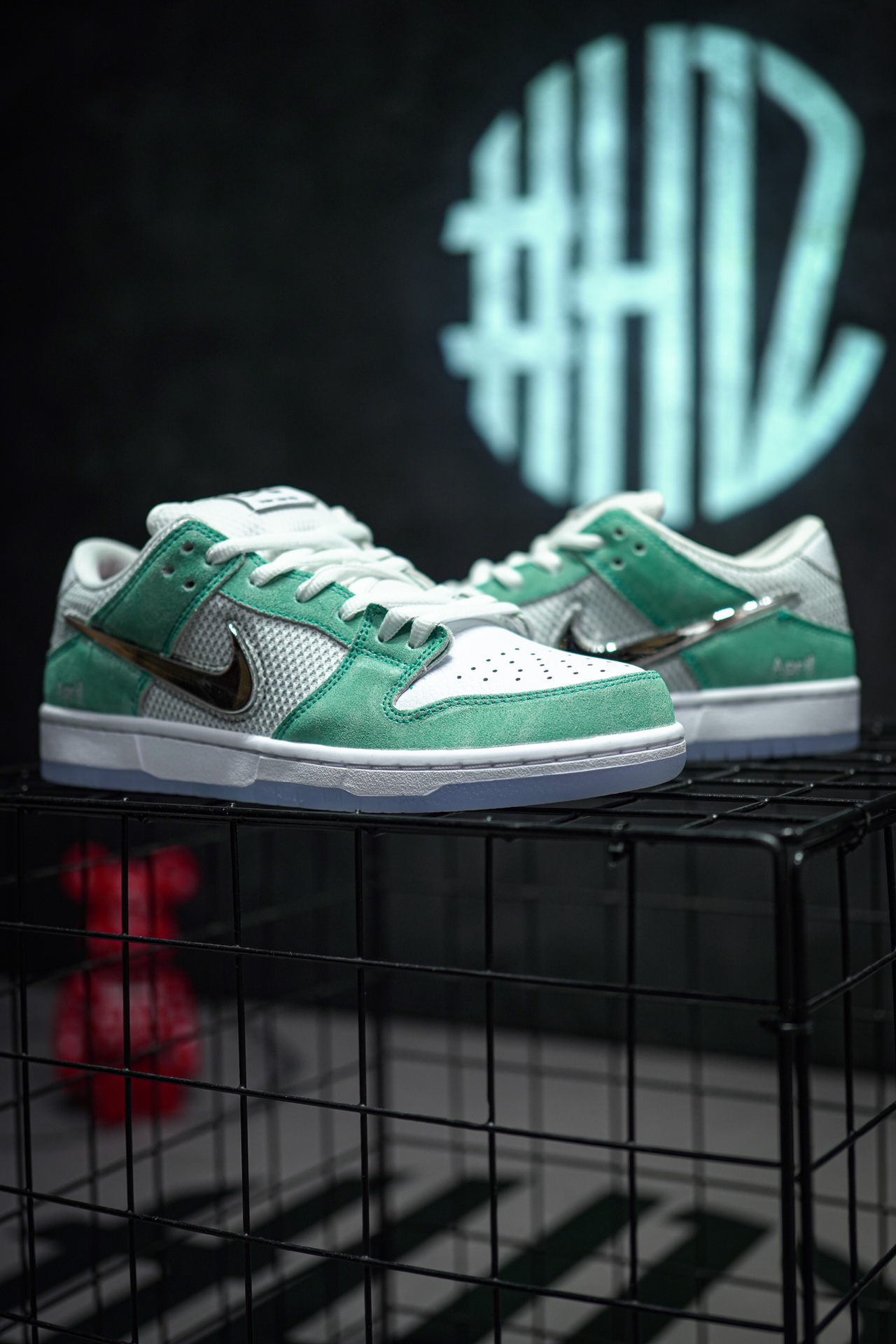 April Skateboards x NK SB Dunk Low