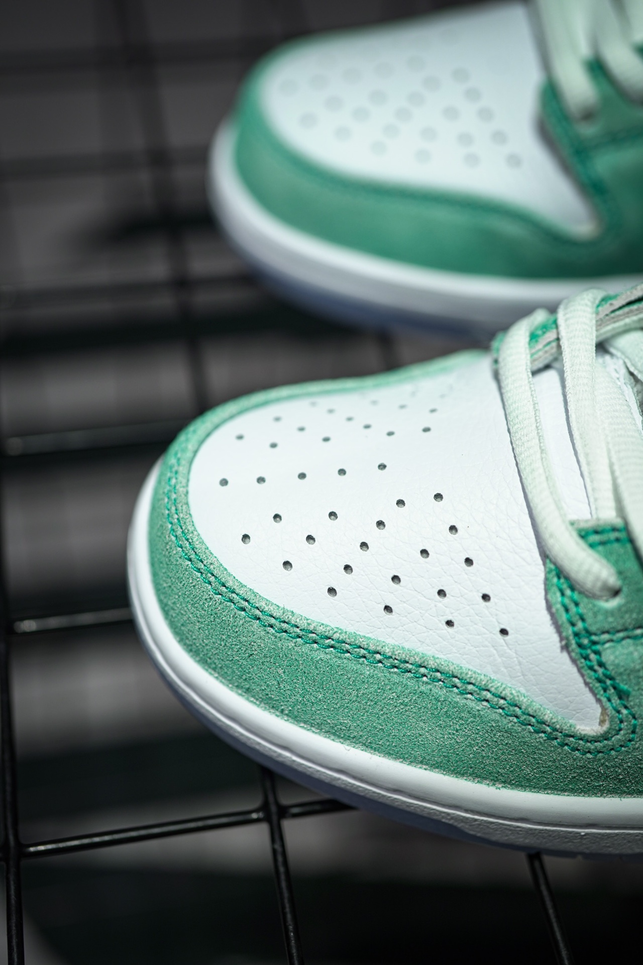 April Skateboards x NK SB Dunk Low
