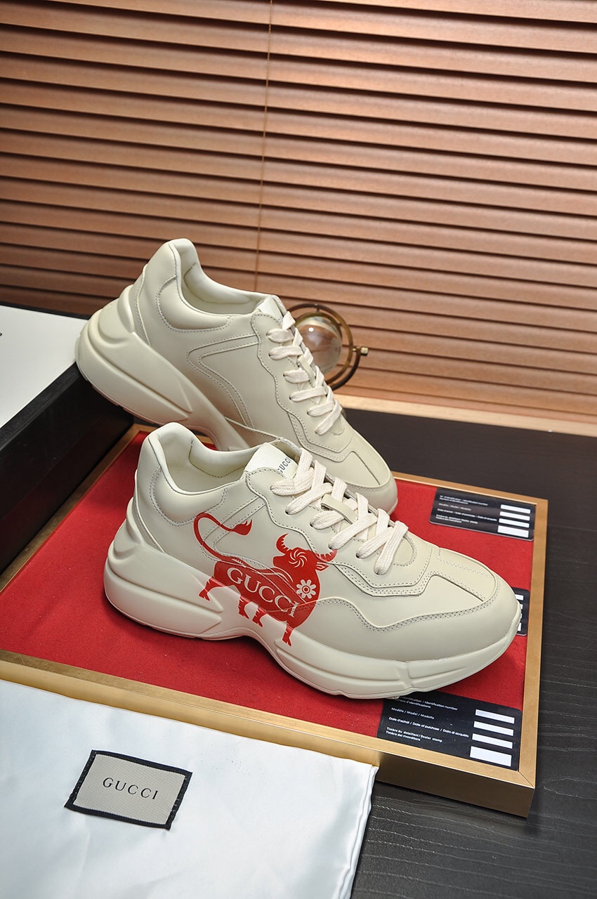 Gucci couple's collection red bull print