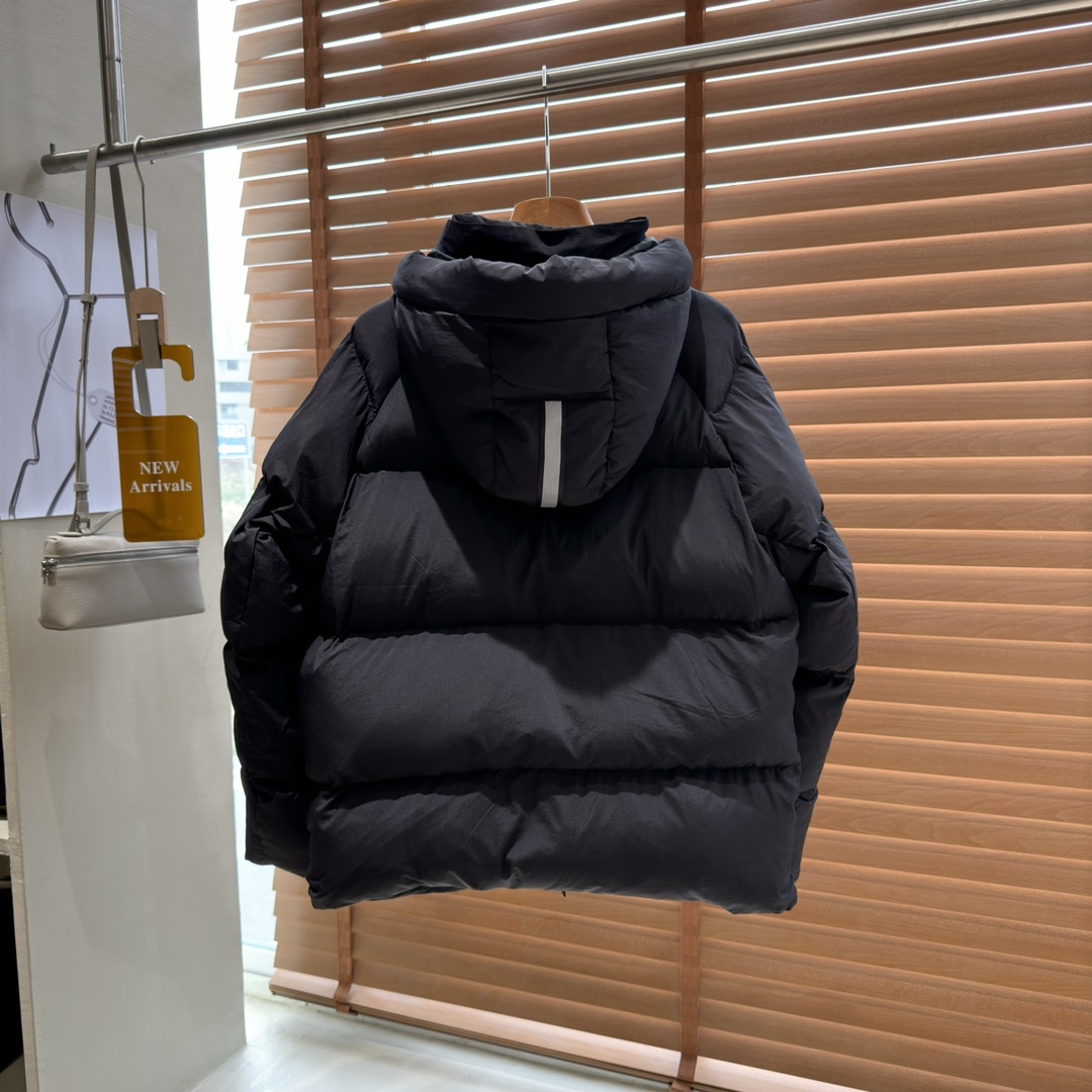 CANADA GOOSE Junction Short Down Jacket