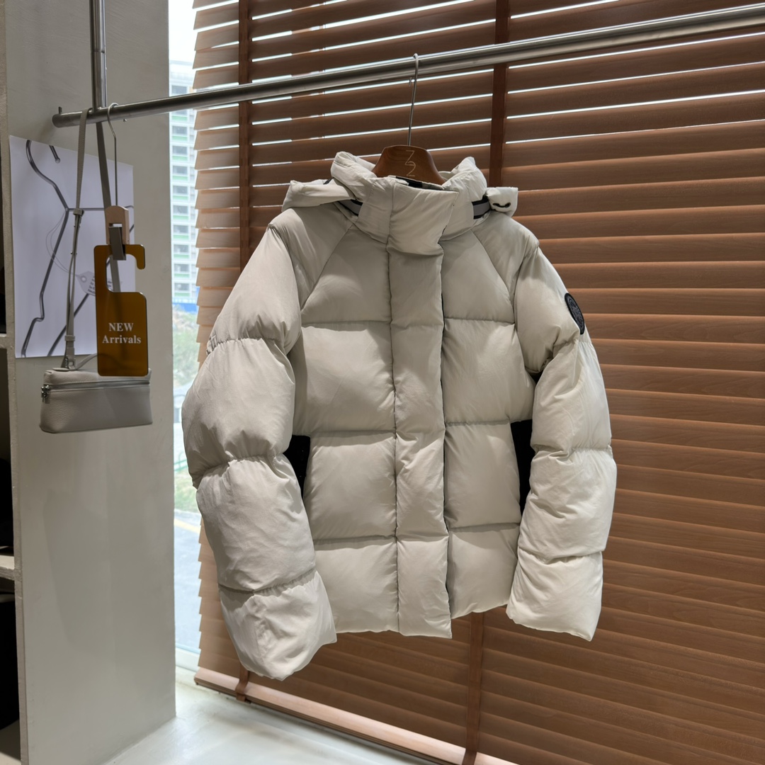 CANADA GOOSE Junction Short Down Jacket
