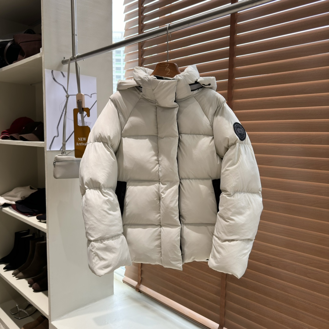 CANADA GOOSE Junction Short Down Jacket