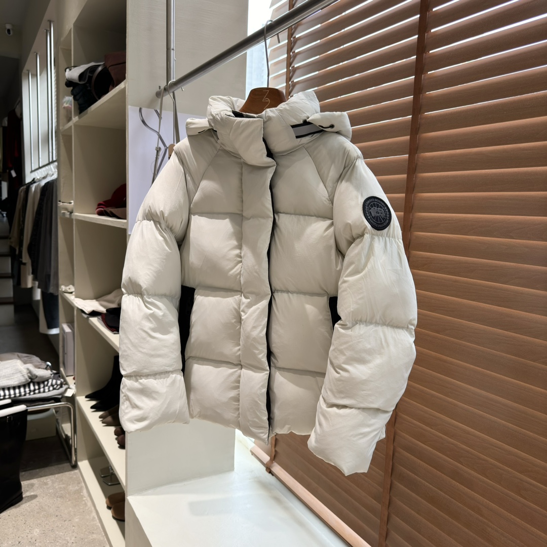 CANADA GOOSE Junction Short Down Jacket