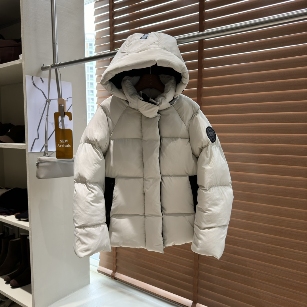 CANADA GOOSE Junction Short Down Jacket