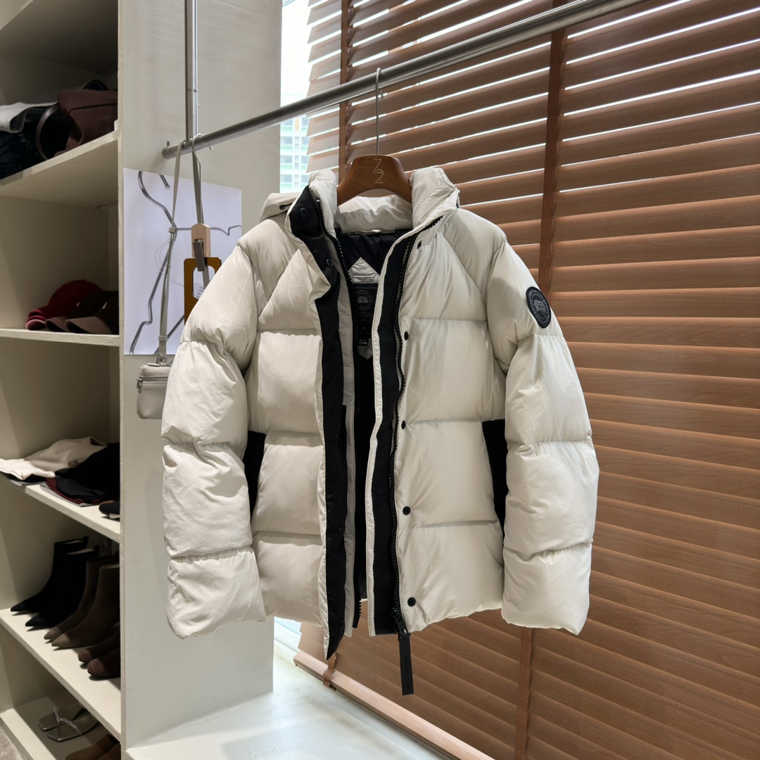 CANADA GOOSE Junction Short Down Jacket