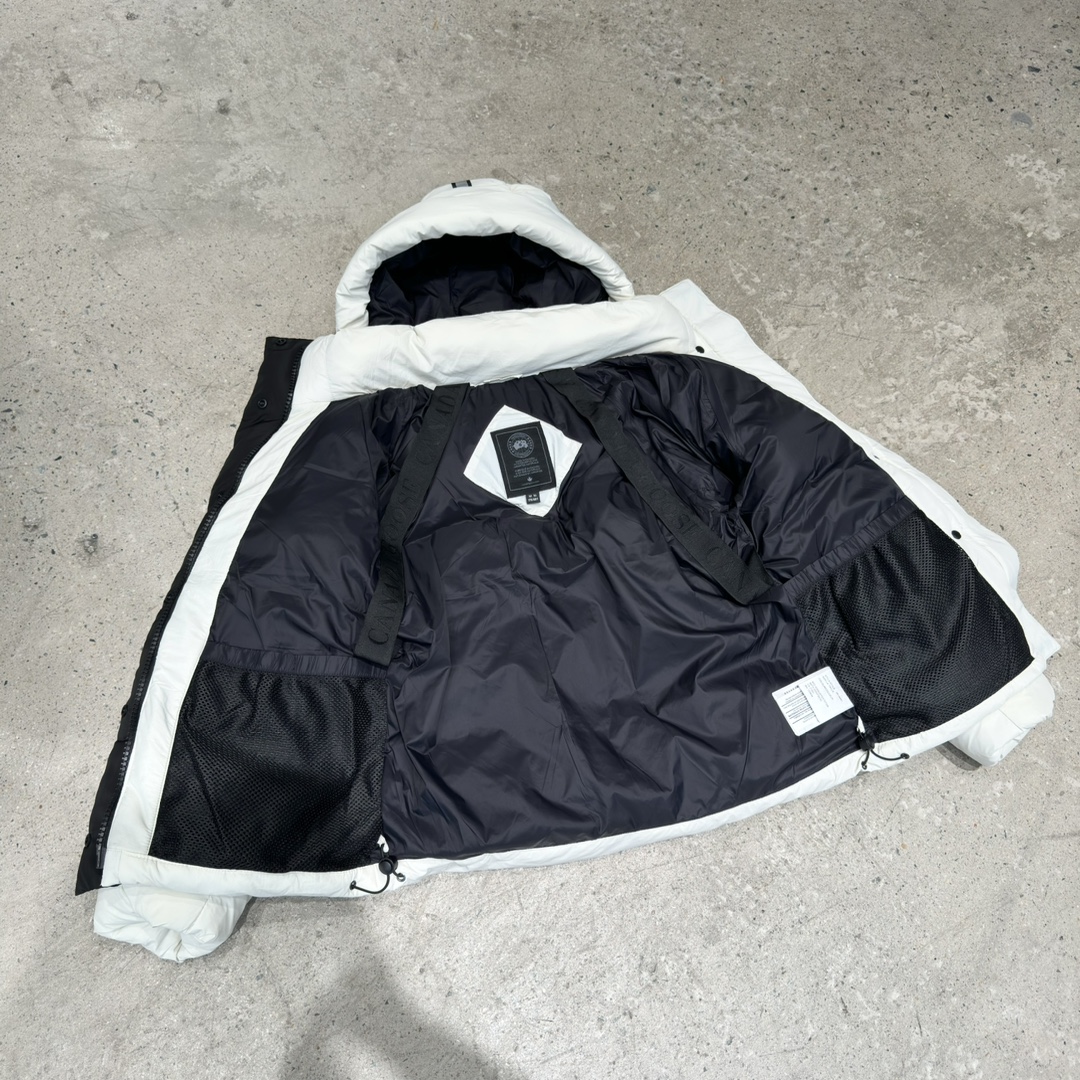 CANADA GOOSE Junction Short Down Jacket