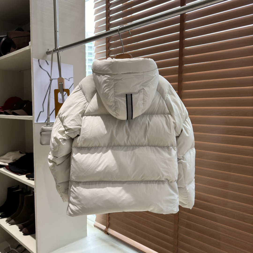 CANADA GOOSE Junction Short Down Jacket
