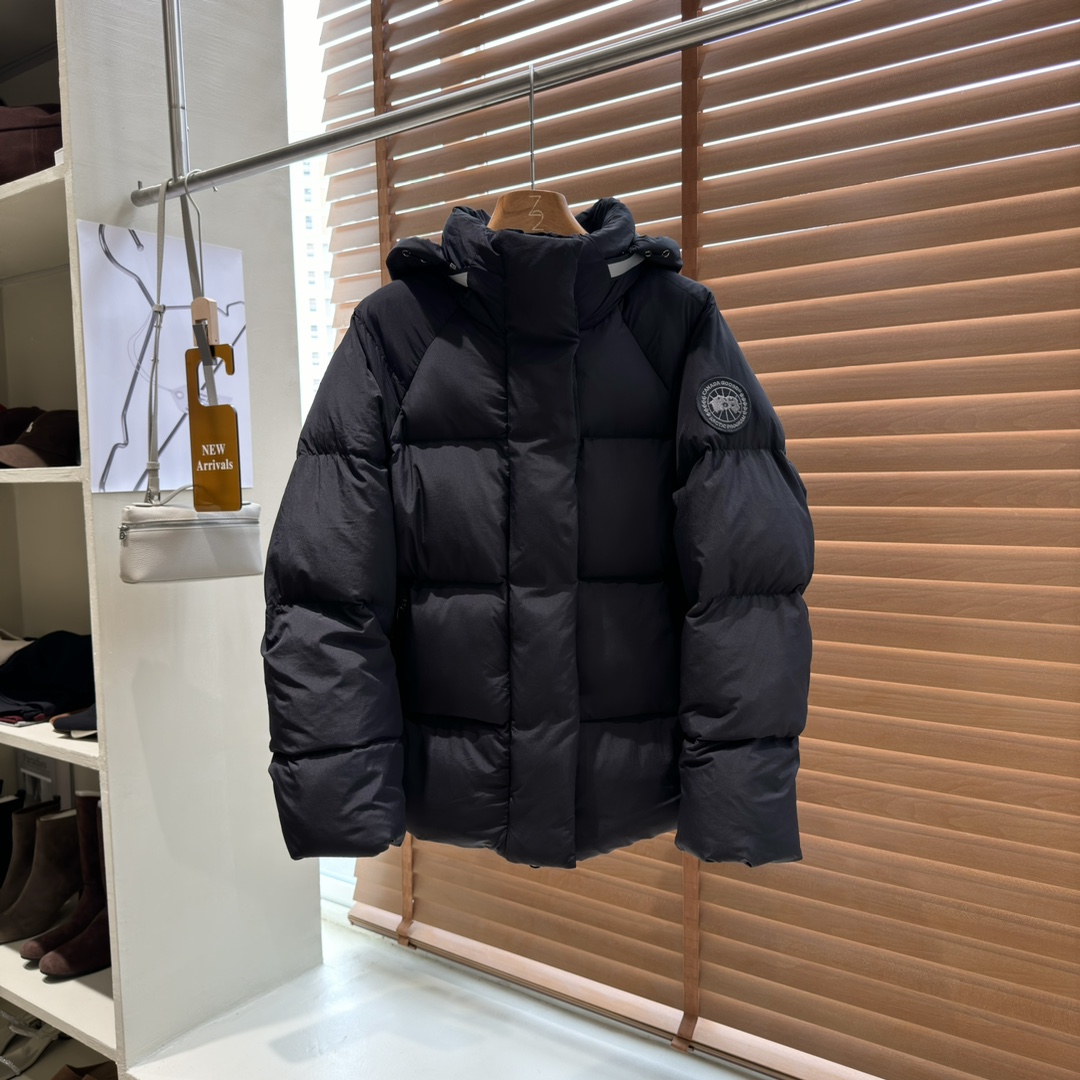 CANADA GOOSE Junction Short Down Jacket