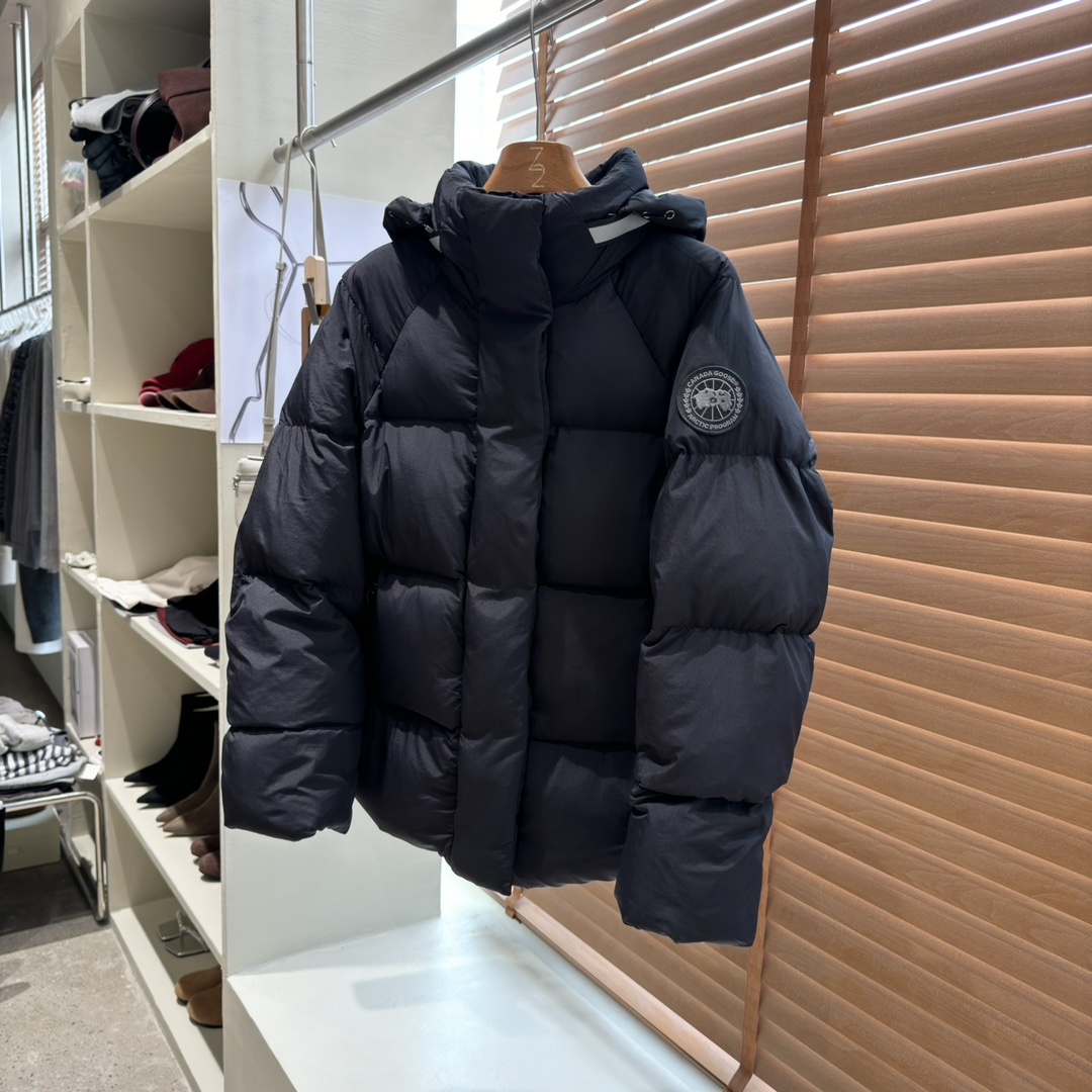 CANADA GOOSE Junction Short Down Jacket