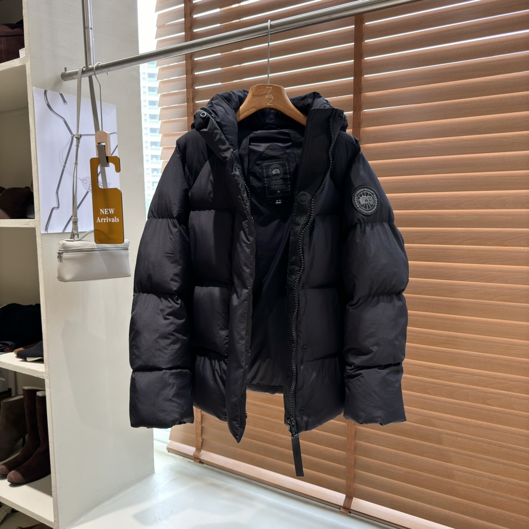 CANADA GOOSE Junction Short Down Jacket