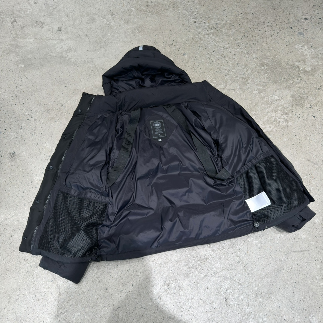 CANADA GOOSE Junction Short Down Jacket