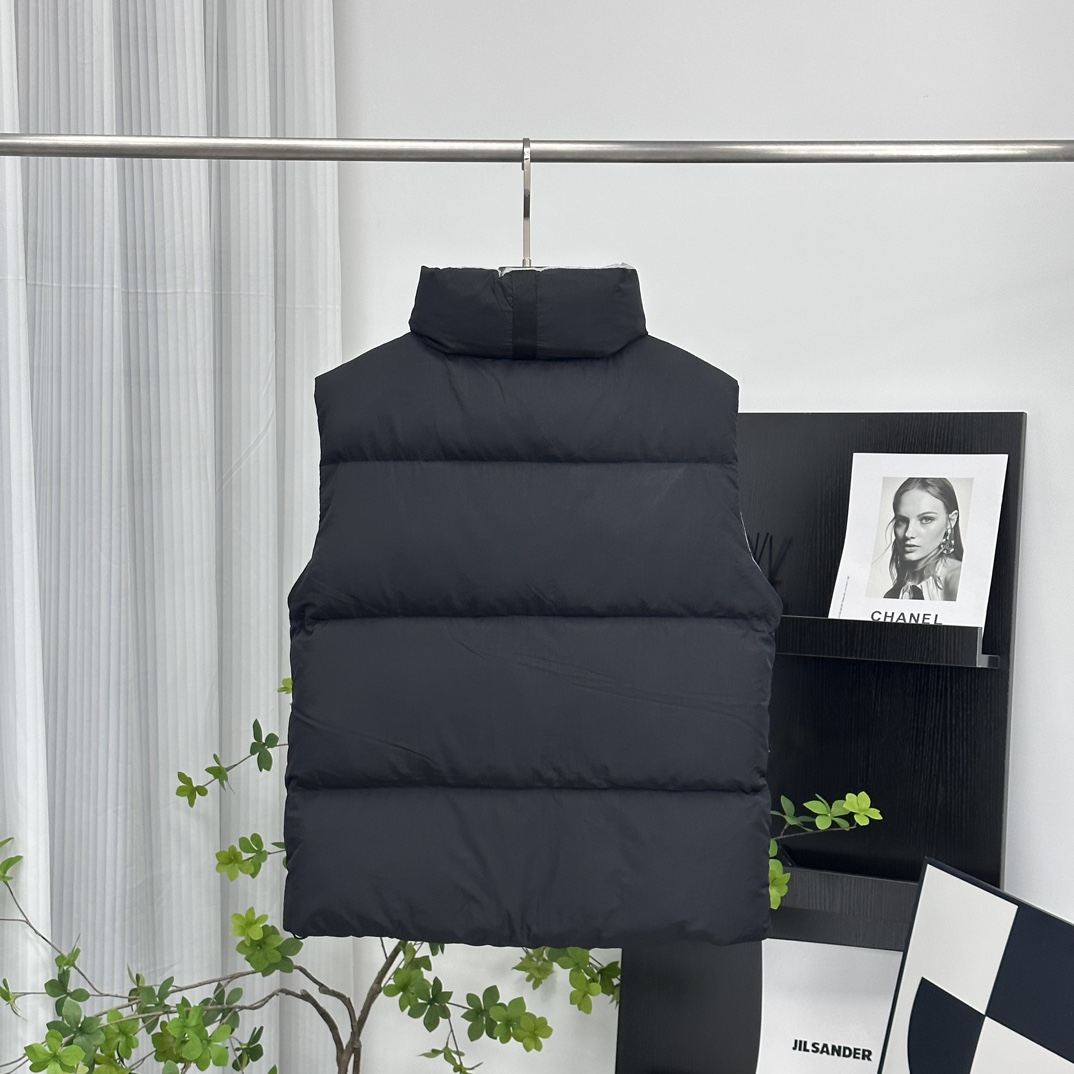 CANADA GOOSE pastel series white label down vest