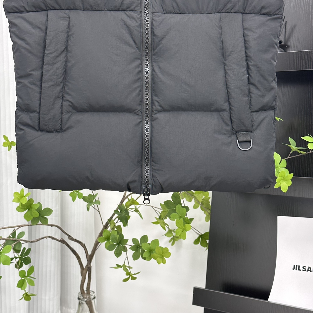 CANADA GOOSE pastel series white label down vest