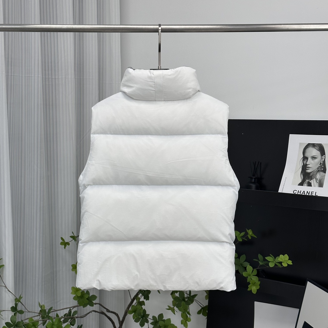 CANADA GOOSE pastel series white label down vest
