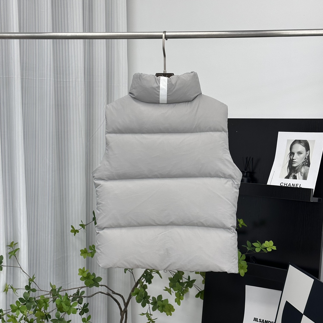 CANADA GOOSE pastel series white label down vest