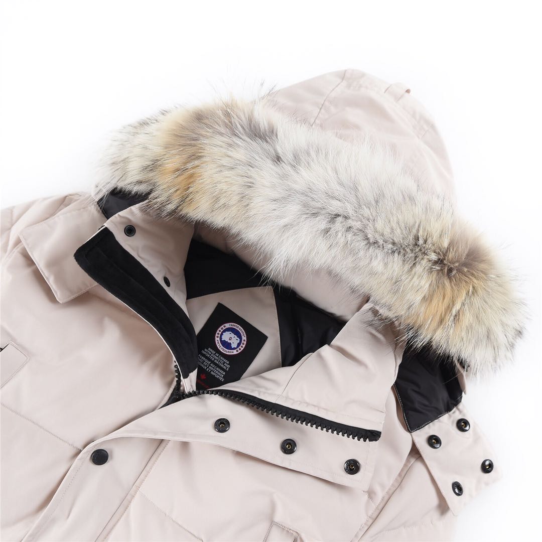 CANADA GOOSE Wyndham 388M classic parka down jacket for men and women.