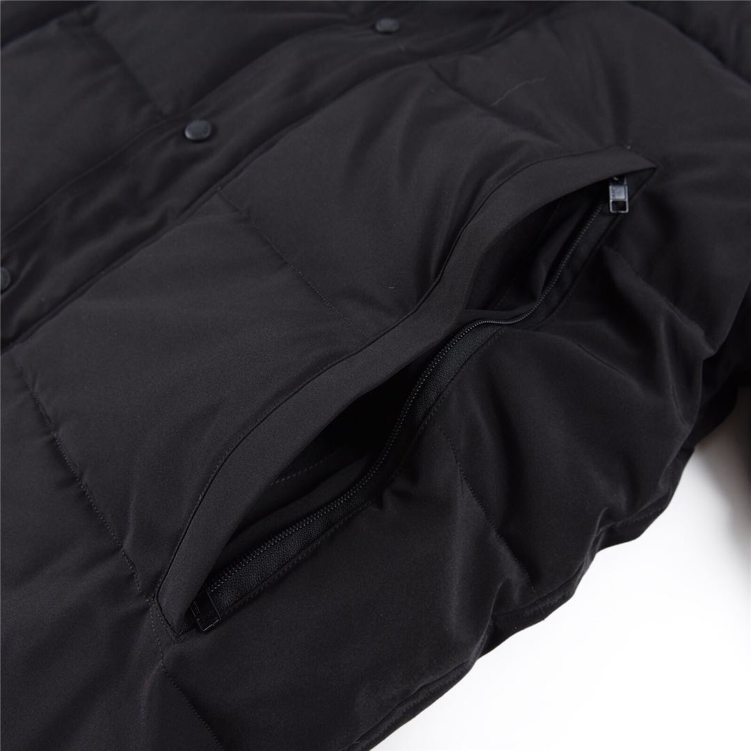 CANADA GOOSE Wyndham 388M classic parka down jacket for men and women.