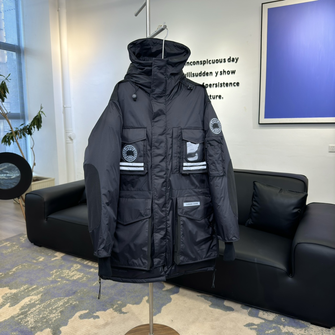 Canada Goose SS22 Snow Mantra Series Multi-pocket Hooded Down Jacket