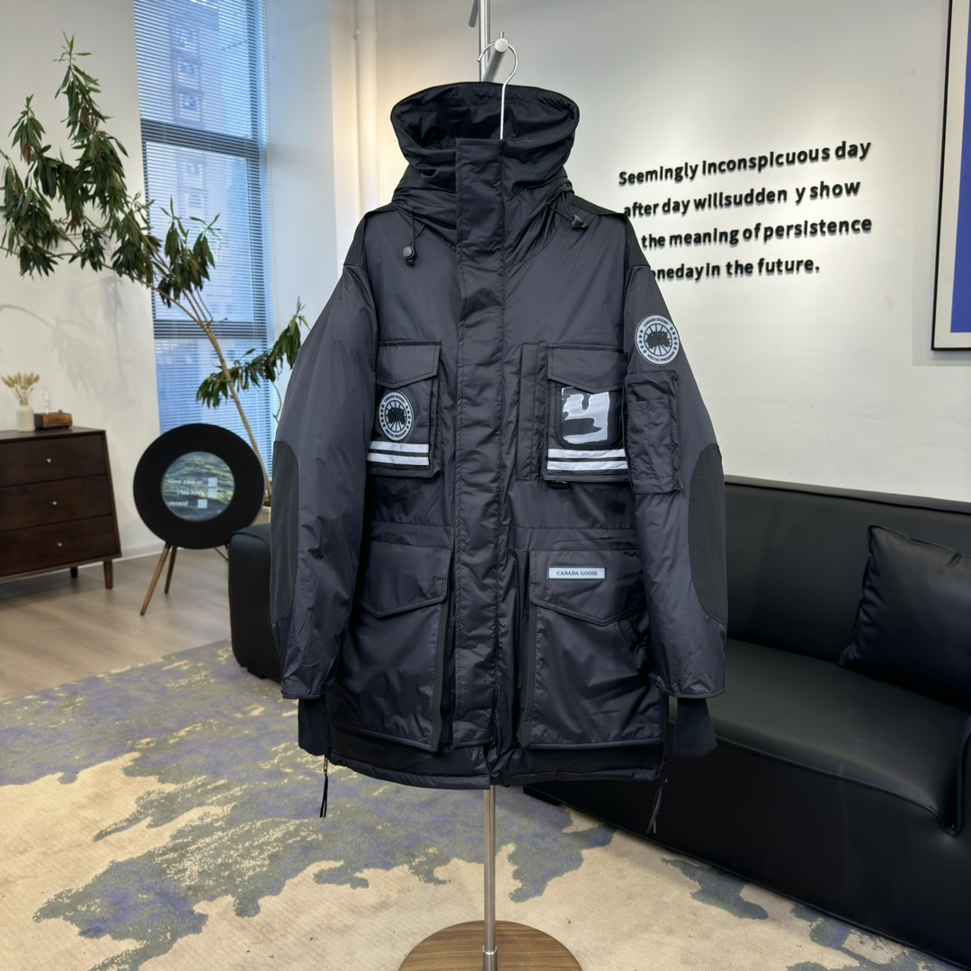 Canada Goose SS22 Snow Mantra Series Multi-pocket Hooded Down Jacket