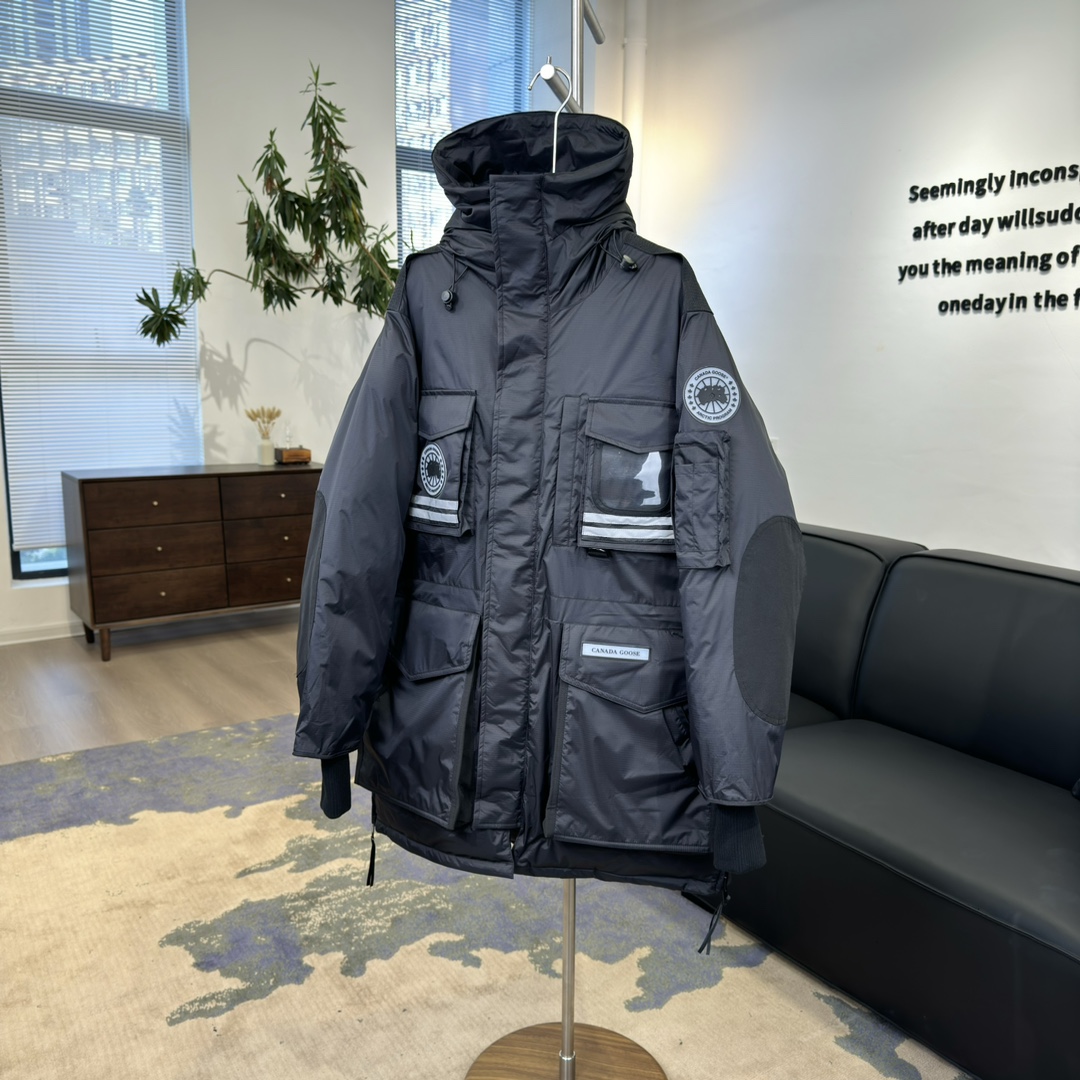 Canada Goose SS22 Snow Mantra Series Multi-pocket Hooded Down Jacket