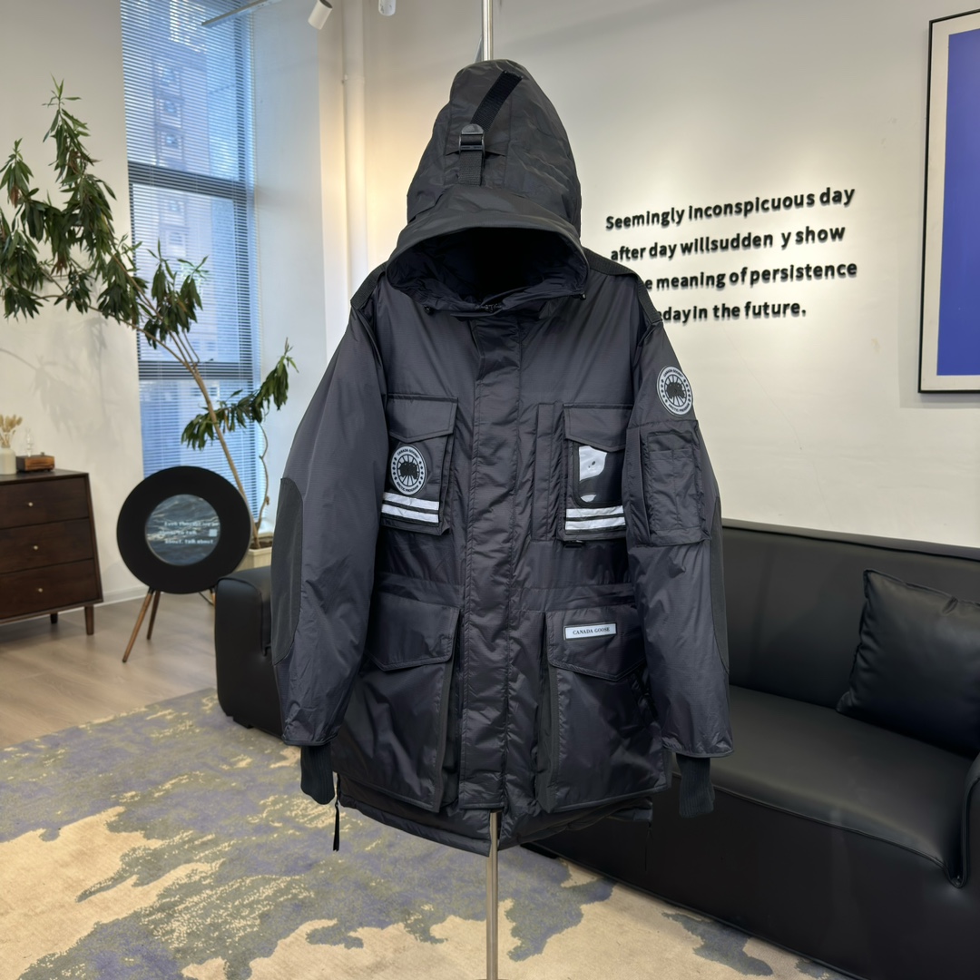 Canada Goose SS22 Snow Mantra Series Multi-pocket Hooded Down Jacket