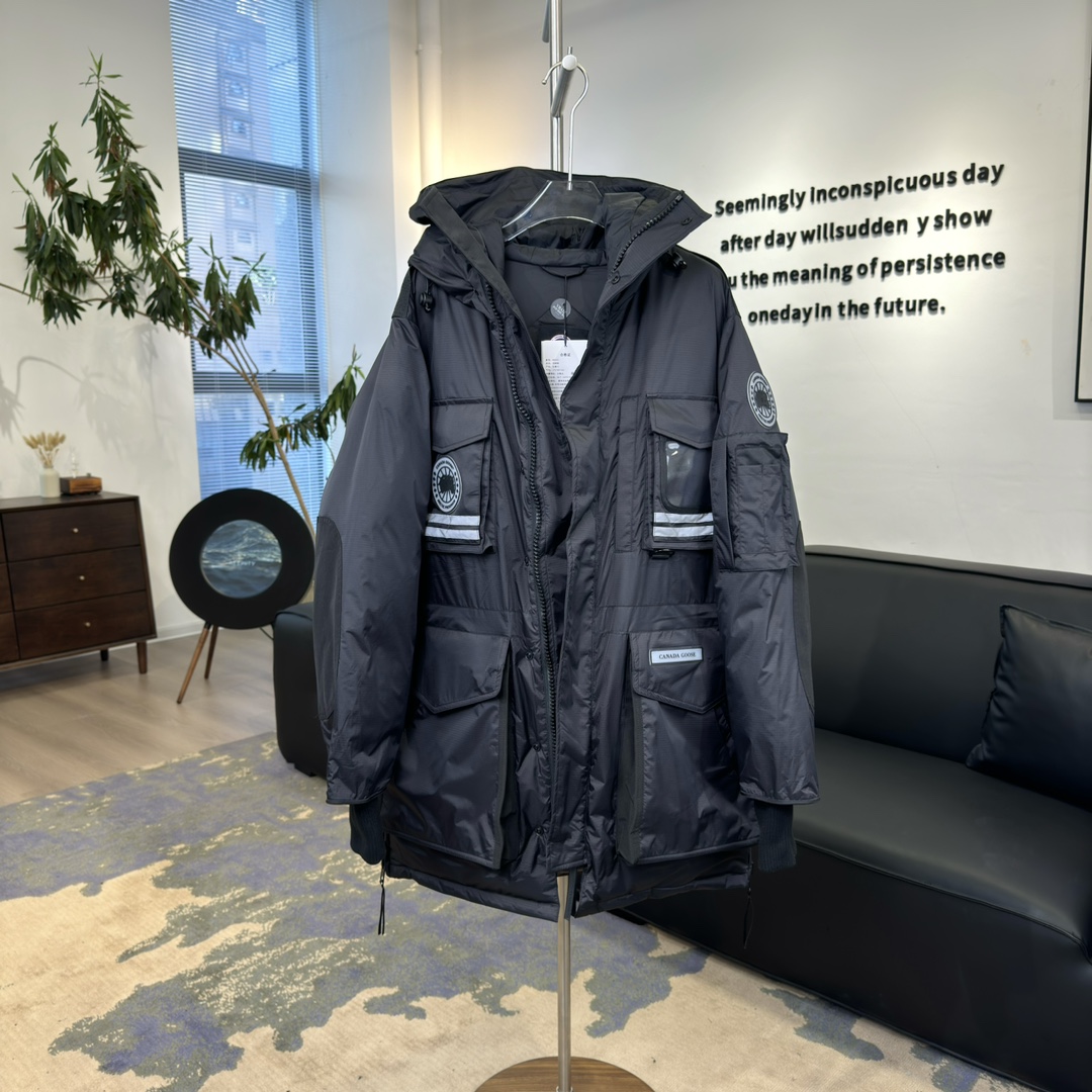 Canada Goose SS22 Snow Mantra Series Multi-pocket Hooded Down Jacket