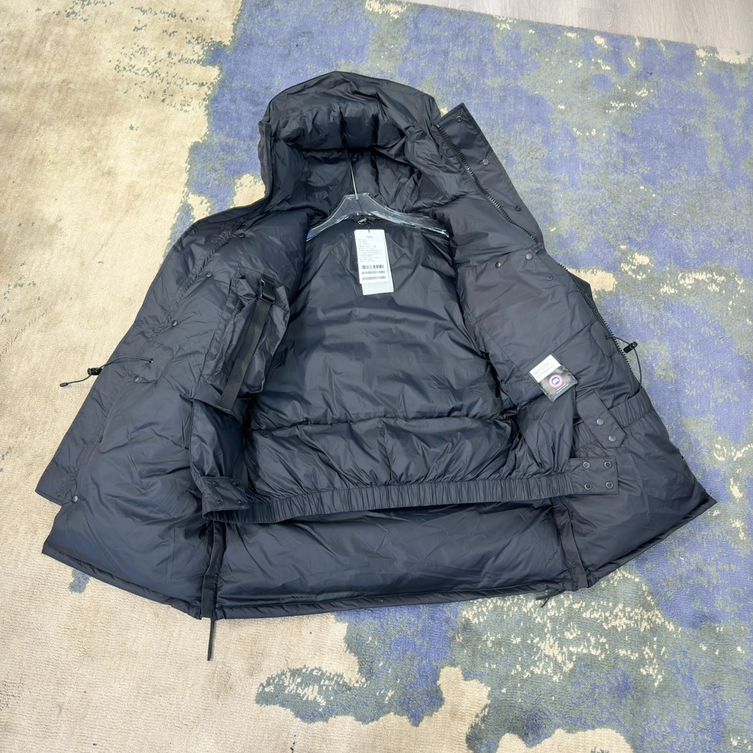 Canada Goose SS22 Snow Mantra Series Multi-pocket Hooded Down Jacket
