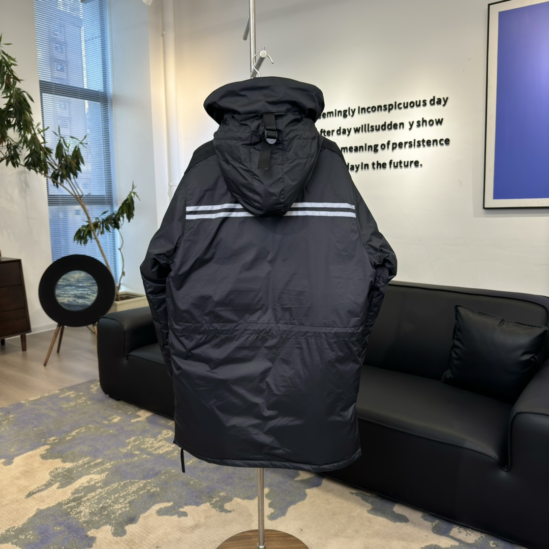 Canada Goose SS22 Snow Mantra Series Multi-pocket Hooded Down Jacket