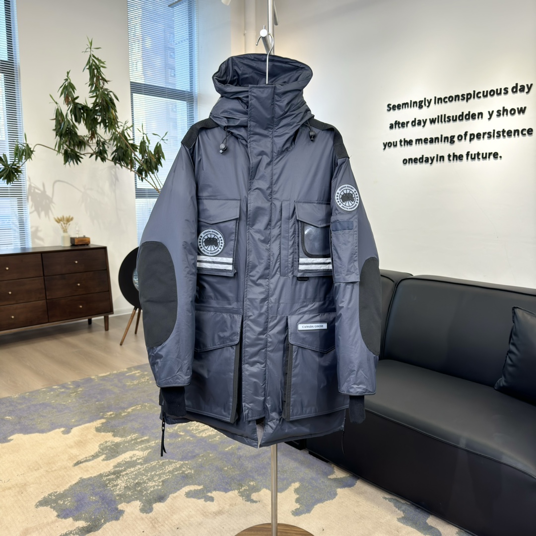 Canada Goose SS22 Snow Mantra Series Multi-pocket Hooded Down Jacket