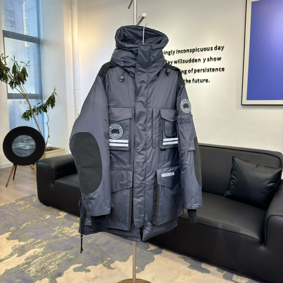 Canada Goose SS22 Snow Mantra Series Multi-pocket Hooded Down Jacket