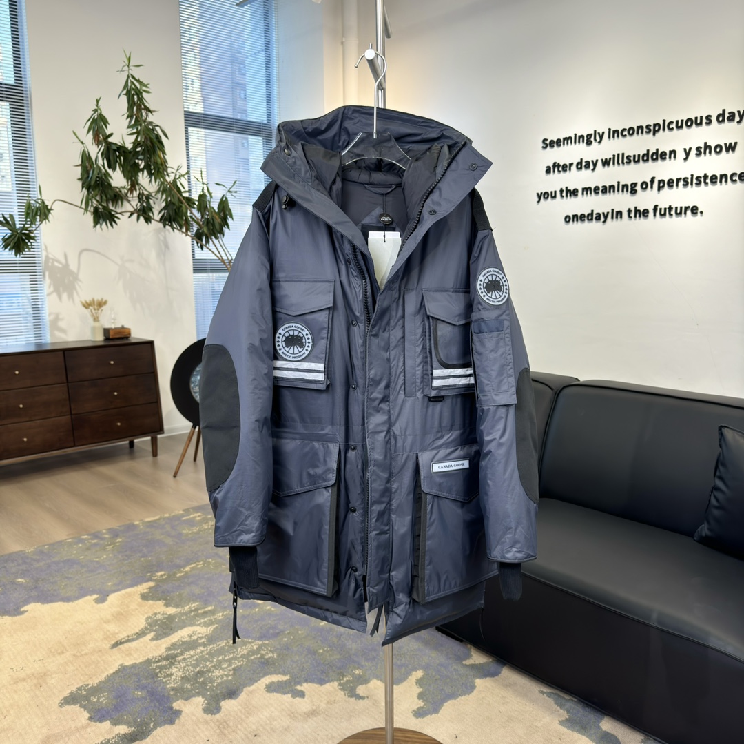 Canada Goose SS22 Snow Mantra Series Multi-pocket Hooded Down Jacket