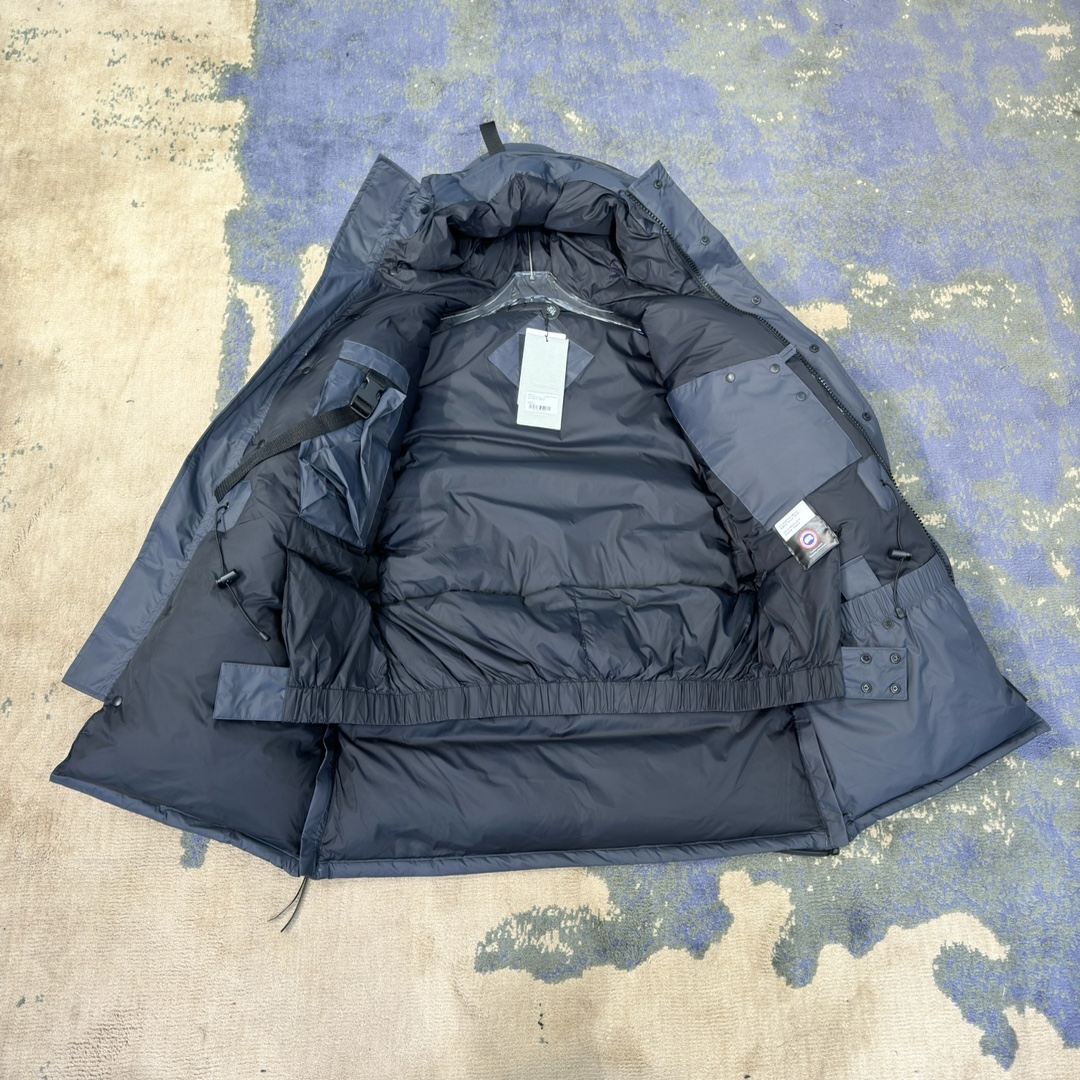 Canada Goose SS22 Snow Mantra Series Multi-pocket Hooded Down Jacket