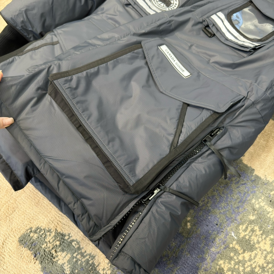 Canada Goose SS22 Snow Mantra Series Multi-pocket Hooded Down Jacket