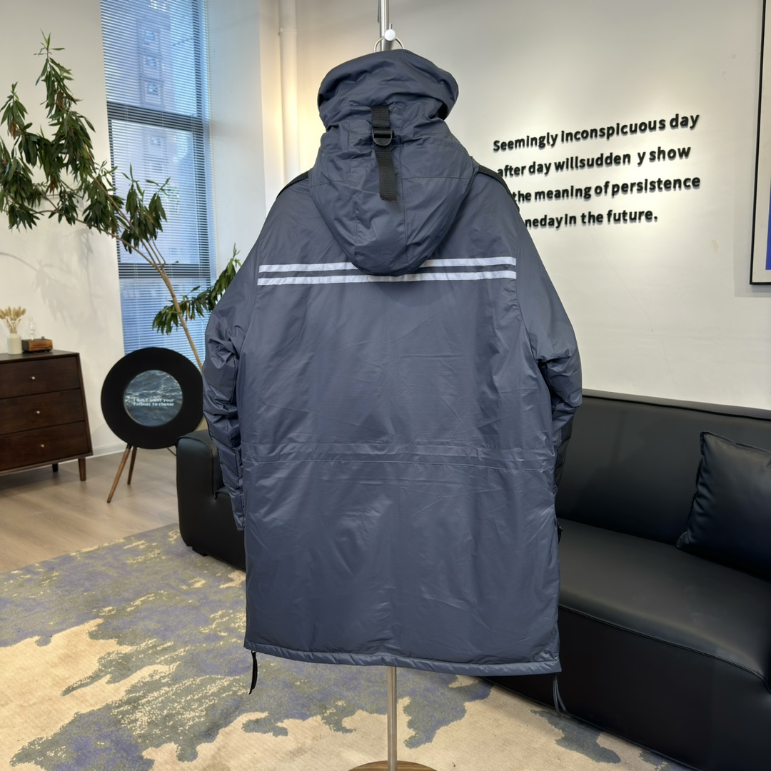 Canada Goose SS22 Snow Mantra Series Multi-pocket Hooded Down Jacket